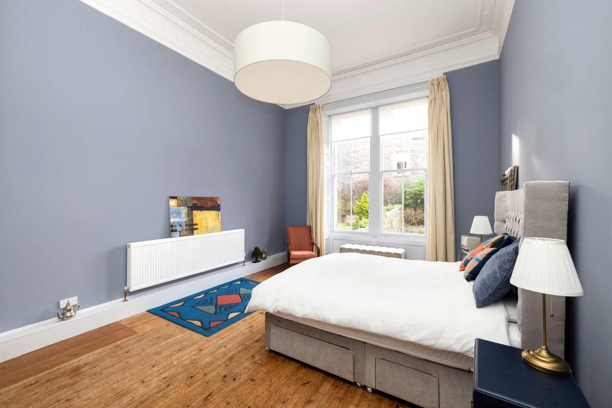 Joivy Spacious 2-bedroom Ground Floor Flat Apartment Edinburgh